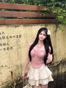 เสื้อครอปแขนสั้น สีพื้น ดีไซน์เชือกรูดกลางอก ผูกเป็นโบว์หรือผูกคล้องคอได้ ชายผ้าโค้งปิดพุง ชุดไปทะเล แมทซ์ได้หลายลุค #040