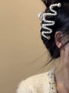 Elegant Vintage Hong Kong Style Beaded Flower Hairpin Womens Fashion Jewelry Fresh Outlined Clip on Hair Accessories