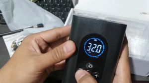 FAST DELIVERY EAFC Pompa Ban Mobil dan Motor Mini Elektrik LCD Display Inflator Portable 4000mAh