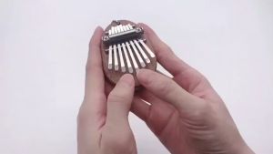 Mini 8 Key Kalimba Finger Thumb Piano Transparent Bear Solid Wood Cat Thumb Instrument for Beginners
