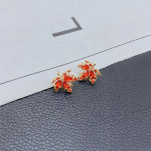 Elegant Purple Maple Leaf Earrings Womens Fashion Jewelry Transparent Clip-On Luxury Sensation Original Design Fresh out