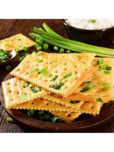 Savory Onion Flavor Soda Crackers Snack