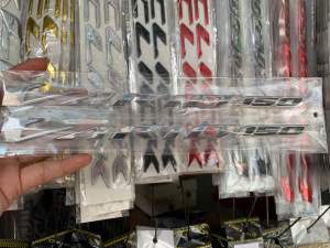 Bộ chữ nổi Cứng Vario 2020 màu crôm bóng loại zin hàng nhập Thái Lan chất lượng cao dành trang trí riêng cho dòng xe này tem nổi cứng gồm 2 cái như hình màu sắc rất đẹp và bền giá bán cực tốt bán lẻ như bán sỉ