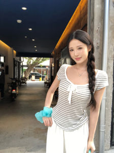 Stripe Slimming and Youthful T-shirt