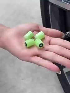 4 buah/set Tutup Pentil Ban Mobil Motor Sepeda Luminous/Glow In The Dark Logo Valve Cap untuk toyota/honda