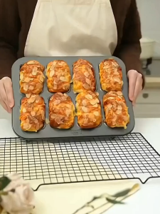 Non-stick 8 Cavity Bread Mini Loaf Pan Carbon Steel Brownie Pan Versatile Small Bread Pan Loaf Pan