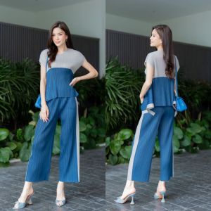 ชุดเซตผ้าอัดพลีทเนื้อดี  งาน AA Premium 🥰 ดีเทลตัดต่อ 2 เฉดสี แบบทูโทน สวยฉ่ำ เสื้อแพตเทิร์น คอกลม ไหล่ล่ำ มีแขนในตัว ดูแพงตัวแม่ต้องมาคร้าาา        กางเกงเอวสมอค อัดพลีส   ทรงขาตรง 🗞 สวย หรู ดูสูงเพรียว  เสื้อ+กางเกงแยกชิ้น เอากางเกงไปแมทท์กับเสื้อตัวเ