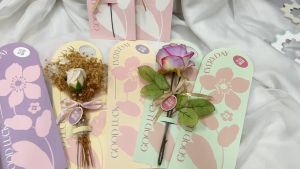 กระดาษรองช่อดอกไม้ เจาะรูหิ้ว กระดาษหนา มีป้ายห้อย น่ารัก แถมริบบิ้น สำหรับงานฝีมือ พร้อมส่ง