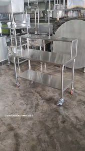 CMS โต๊ะสแตนเลส 50*110 สูง 75 ชั้นวาง ลอย ล้อมีเบรก 2 ล้อ