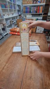 แผ่นสวดมนต์ พระคาถาจักรพรรดิ (1 ห่อ มี 100 แผ่น) ขนาด 9.8x38 ซม.หนังสือธรรมะ บจ.สำนักพิมพ์เล่ยงเชียง เพียรเพื่อพุทธศาสน์