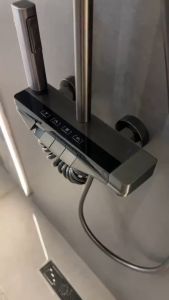 Vòi sen tắm đứng có đèn led kèm hiển thị nhiệt độ kiểu phím đàn cùng 4 chức năng tắm