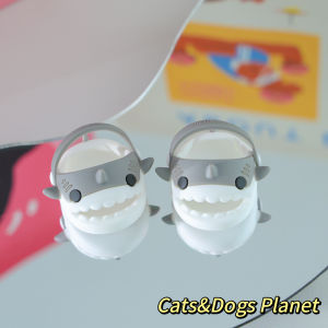 รองเท้าสัตว์เลี้ยงฉลามไล่ระดับสี ดีไซน์ ฤดูร้อน รองเท้าแตะสําหรับแมวและสุนัข น่ารัก รองเท้าเล็กๆแบบสวมรองเท้าสัตว์เลี้ยง