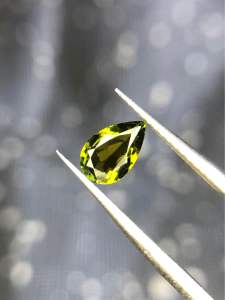 0.70 กะรัต | ทัวร์มาลีนเขียว | 8.1x5x2.8มม. | ทรงลูกแพร์ | 0.70 carats | Green Tourmaline | 8.1x5x2.8mm | pear