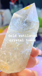 rutilated quartz tower point 高品晶柱💯金发晶 很多的金发👍 柱体也透✅ + 特制实木底座 柱高raw height: 7.3cm 宽raw width: 3.5cm x 2cm 净重raw weight: 88g 含底座高total height: 10cm 底座宽total width: 7cm x 6cm 总重total weight: 150g