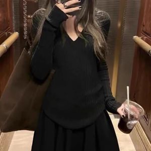 White Slim Fit Long Sleeve V-Neck Knitted Base Shirt Womens Spring Design Inner Wear Top Stylish Casual Solid Color T-Shirt