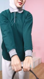 Kaos Kerah Lengan Panjang Hijau Botol Kombinasi Pria Wanita