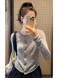 เสื้อเชิ้ตแขนยาวผ้าไหมน้ำแข็งสีเทาสำหรับผู้หญิงในช่วงต้นฤดูใบไม้ผลิ เสื้อคาร์ดิแกนบางระบายอากาศได้ดี เสื้อคลุมกันหนาวสั้น