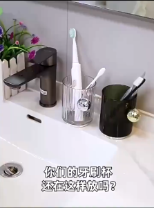 Kệ Để Bàn Chải Kem Đánh Răng Kèm Cốc Dán Tường Tiện Lợi Sạch Sẽ