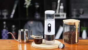(มีสินค้าในสต๊อก) ไร้สาย แบบพกพา เครื่องชงกาแฟเอสเพรสโซ แคปซูลเอสเปรสโซไฟฟ้า เครื่องชงกาแฟแบบพกพาขนาดเล็ก ติดรถแล้ว กลางแจ้ง ของใช้ในครัวเรือน