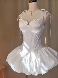 Sweet Romantic Summer Dress with Elegant and Age-Reduction Design