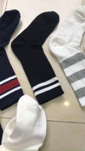 (Hàng xuất) Tất nữ Uniql0 cổ cao chất cotton có đệm xù bàn êm chân thấm hút mồ hôi thời trang phong cách sport socks