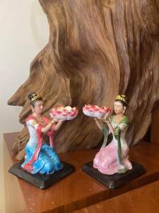 Cô tiên dâng đèn cô tiên dâng nến đặt bàn thờ Phật ban thờ gia tiên thần tài