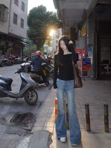 เสื้อสเวตเตอร์ถักแขนยาวสีดำ ทรงเข้ารูป ดีไซน์เก๋ไก๋ สไตล์ฮ่องกง เสื้อเชิ้ตคอกลมแขนยาวสำหรับผู้หญิง