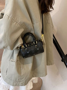 กระเป๋าสะพายข้างทรงสี่เหลี่ยมเล็กสีชมพู กระเป๋าสะพายข้างทรงกลมสำหรับผู้หญิง กระเป๋าถือ กระเป๋าถือแบบสะพายข้าง กระเป๋าแฟชั่นฤดูร้อน กระเป๋าสะพายข้างแบบสะพายข้าง