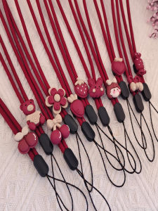 สร้อยคอโทรศัพท์มือถือแบบยาว ผูกคอได้ ทนทาน ทำจากผ้าปักลายการ์ตูนสีแดง ปรับได้ ทนทาน ทำมือ ป้องกันการตกหล่น