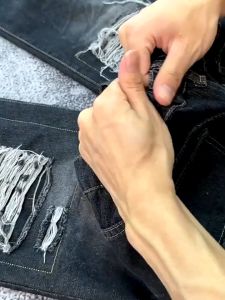 🔥HOT🔥กางเกงยีนส์ผู้ชายขาด กางเกงยีนส์ผู้ชาย ทรงทิ้งตัว เอวยางยืด แต่งรอยขาด สไตล์เกาหลี