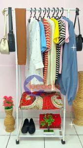 Triangle stand hanger baju rak pakaian rak baju rak serbaguna dengan 4 roda
