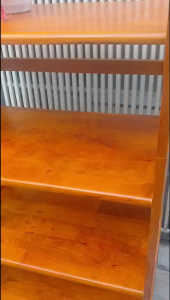 Kệ vi sóng 4 tầng sâu 38cm ngang 64cm cao 122cm gỗ cao su màu cherry đã thông qua tẩm sấy chống mối mọtchịu nước bền hơn so gỗ thông và MDF nhân tạo đa năng đẹp.
