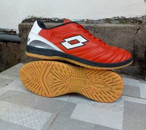 SEPATU FUTSAL/SEPATU BADMINTON KEREN SOL SUDAH JAHIT KELILING DI JAMIN KUAT