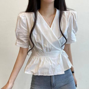 เสื้อที่มีเอกลักษณ์เฉพาะสไตล์ฝรั่งเศสเสื้อชิคๆเสื้อเชิ้ตแขนสั้นสีขาวมีออร่าสีดำเสื้อเชิ้ตผู้หญิงแนวสวยหวานมีดีไซน์นิยมในคนกลุ่มหนึ่ง