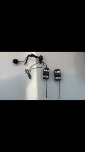 Mikrofon nirkabel pengambilan biola instrumen UHF mic memiliki 3 mode suara dan memiliki jangkauan 50 meter dan dapat digunakan untuk pertunjukan panggung