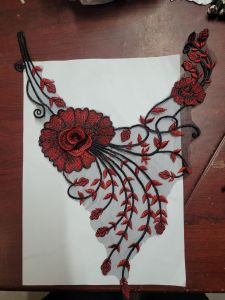 Ren cổ thêu hoa nổi