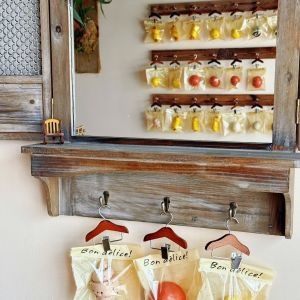 Carved Wood Clothes Hanger Bread Shop Hook Wall Mounted Storage Organizer Square Shaped Environmentally Friendly Wood Material