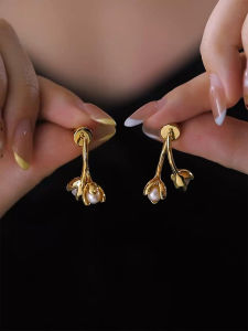 Retro Golden Lotus Buckle Imitation Pearl Studs Earrings New 2025 Luxury Small Audience High-End Elegant All-Match Accessories