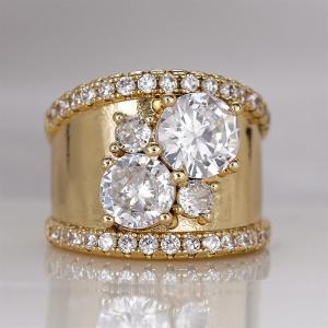 Nhẫn Vàng Huitan Dành Cho Nữ Với Đá Cubic Zirconia Sáng Bóng Trang Sức Dự Tiệc Hiện Đại Cá Tính Phụ Kiện Sang Trọng Thời Thượng