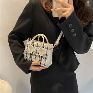 กระเป๋าสี่เหลี่ยมเล็กหรูหราสําหรับผู้หญิงมาใหม่ล่าสุด 2022 อินเทรนด์สไตล์เกาหลีอเนกประสงค์กระเป๋าสะพายไหล่เดี่ยว