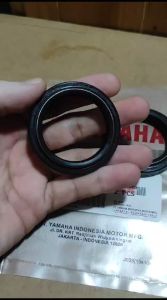 Sepasang Seal Shock WR155 WR 155 Kode Part B3M-23145-00