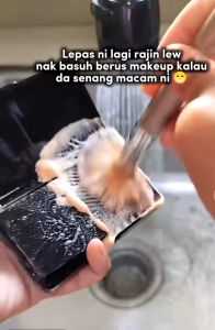 Alat Pembersih Berus Kosmetik Papan Basuh Pembersihan Kotak Hitam Sabun Serbuk Solek Cleansing Brush Black收纳盒清洁皂化妆刷粉扑清洁盒