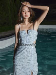 ชุดเดรสยาวสายเดี่ยวประดับเพชรเอวสูง Miu ชุดราตรียาวปานกลางสำหรับผู้หญิง ชุดราตรีวันเกิด ชุดเดรสยาวปานกลาง ชุดเดรสยาวปานกลาง