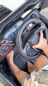 Beige รถไฟฟ้าเด็ก รถแบตเตอรี่เด็ก 4 ล้อ ขับเคลื่อน มีเสียงเพลงมีไฟ เหมาะกับ 9ขวบ รถไฟฟ้าเด็กมีรีโมท