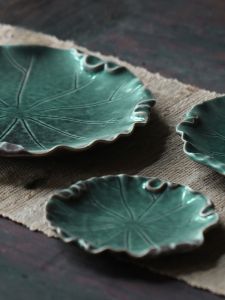 Handmade Creative Irregular Shape Ceramic Plate High End Vegetable Dish Vintage Chinese Style Restaurant Quality 10 Inch Deep 2cm