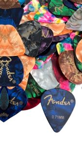 ปิ๊กกีตาร์ Fender 0.71mm. ทรงหยดน้ำ สำหรับกีตาร์ไฟฟ้าและกีตาร์โปร่ง