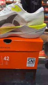 Ortuseight Sepatu Running Solar 1.1 White sunrise