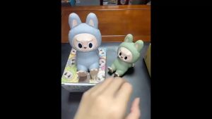 Labubu Phone Holder Tatakan Dudukan Hp Tablet Model Labubu Holder Smartphone Pajangan Meja Labubu