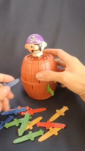 ของเล่น ถังโจรสลัด ถังเสียบมีดโจรสลัด โจรสลัด สำหรับเด็ก ของเล่นเด็ก