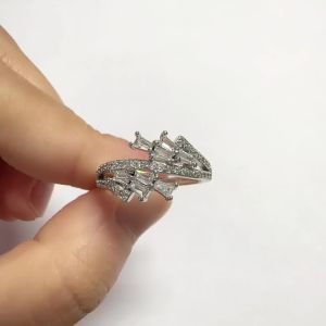 Huitan Fashion Women Ring Simple Versatile Silver Color Inlaid Bright Cubic Zirconia Special Design Accessories Lady Jewelry